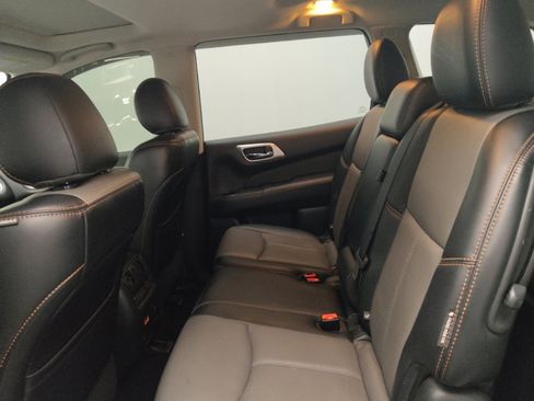 Used 2019 Nissan Pathfinder SL image 18