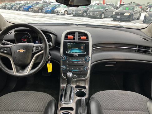Used 2016 Chevrolet Malibu LT image 17
