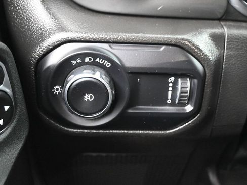 Used 2023 Jeep Wrangler Unlimited Sahara w/ Cold Weather Group AWD/4WD image 19