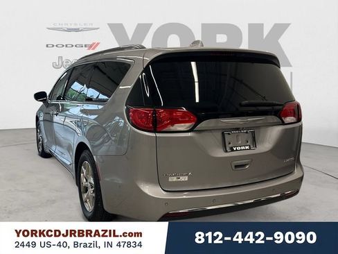 Used 2017 Chrysler Pacifica Limited FWD image 3
