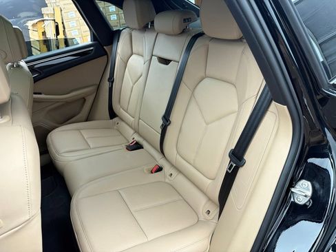 Used 2024 Porsche Macan AWD/4WD image 22
