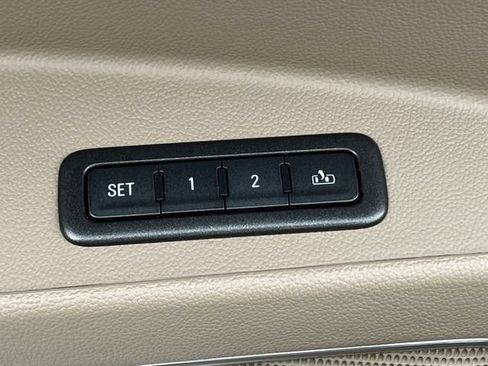 Used 2016 GMC Yukon XL SLT w/ Open Road Package AWD/4WD image 19