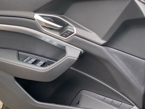 Used 2024 Audi Q8 e-tron Premium Plus w/ Premium Plus Package image 20