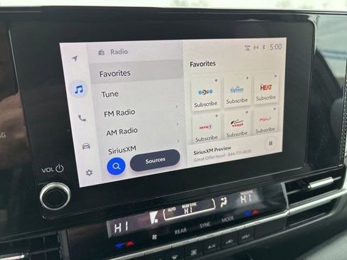 Used 2025 Toyota Sienna LE image 21