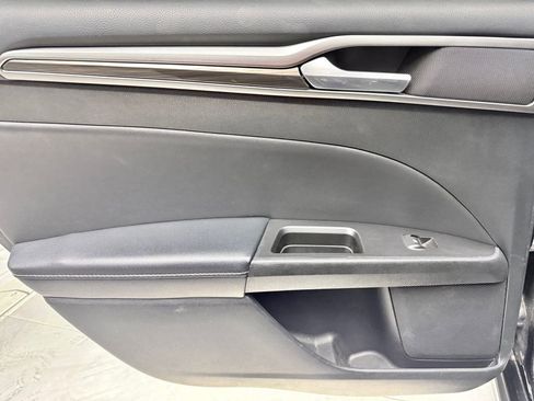 Used 2017 Ford Fusion SE image 17