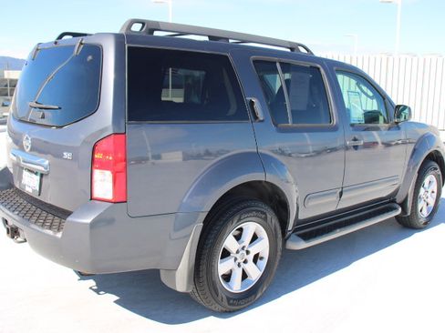 Used 2010 Nissan Pathfinder SE AWD/4WD image 3