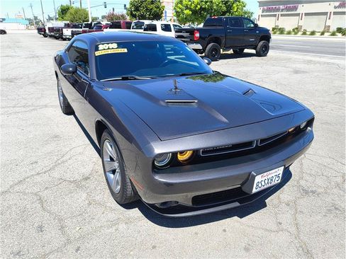 Used 2016 Dodge Challenger SXT RWD image 2
