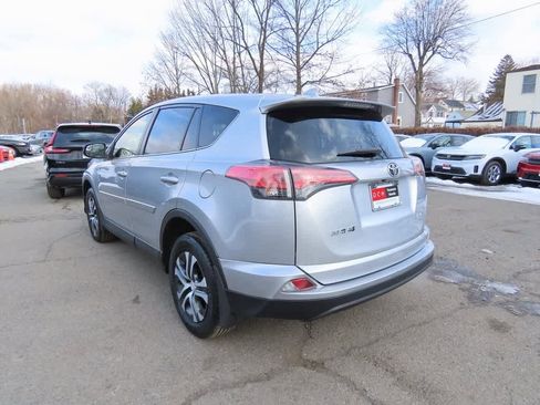Used 2018 Toyota RAV4 LE image 4