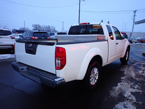 Used 2014 Nissan Frontier SV image 6