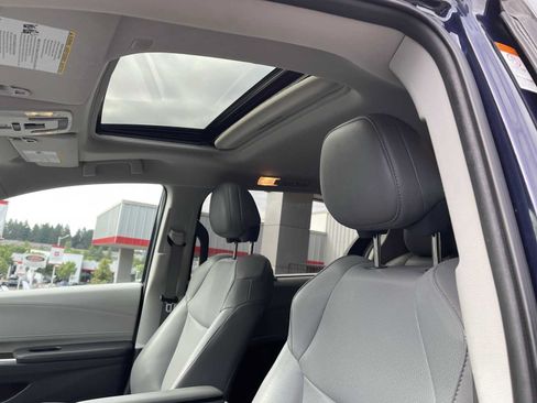 Used 2021 Toyota Sienna XLE FWD image 23