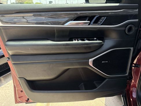 Used 2022 Jeep Wagoneer Series II RWD image 18