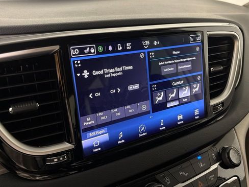 Used 2024 Chrysler Pacifica Touring-L FWD image 25