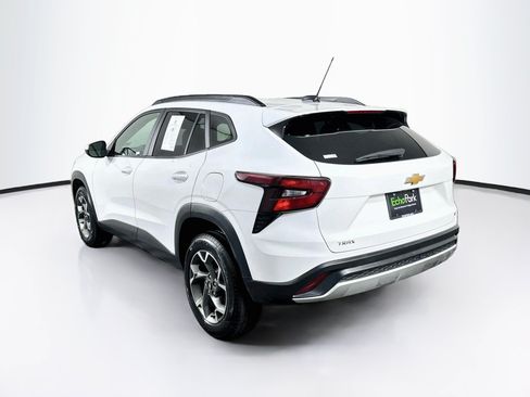 Used 2025 Chevrolet Trax LT FWD image 5