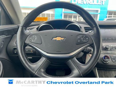 Used 2016 Chevrolet Impala LT w/ Convenience Package image 12