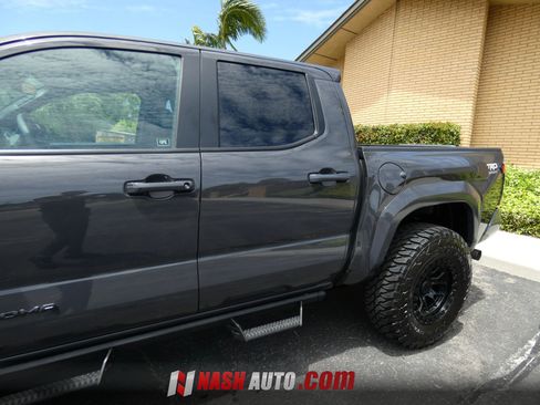 Used 2025 Toyota Tacoma TRD Sport AWD/4WD image 17