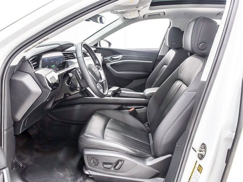 Used 2021 Audi e-tron Premium w/ Convenience Plus Package image 29