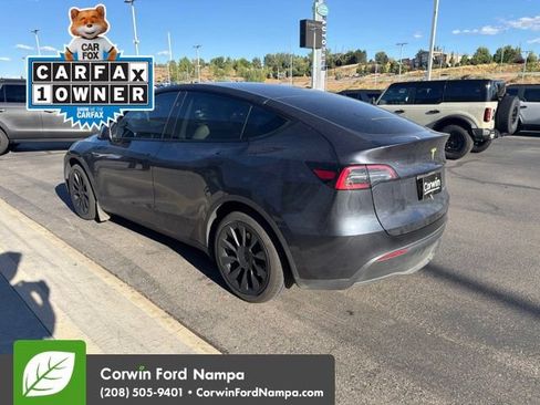 Used 2024 Tesla Model Y Long Range AWD/4WD image 5