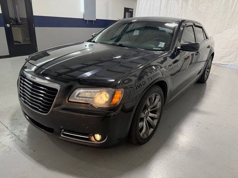 Used 2014 Chrysler 300 S RWD image 23
