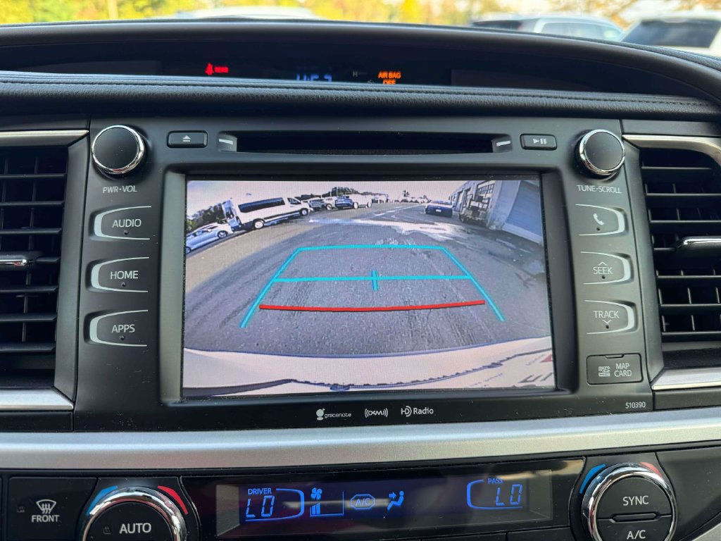 Used 2019 Toyota Highlander XLE AWD/4WD image 30