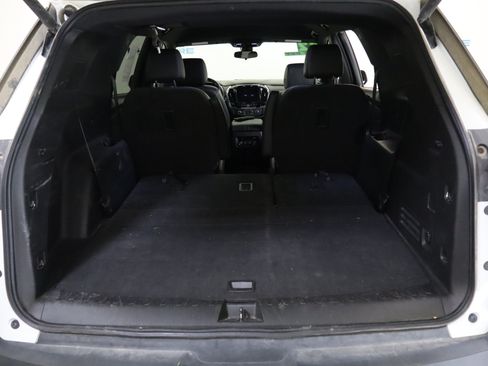Used 2022 Chevrolet Traverse LT FWD image 9