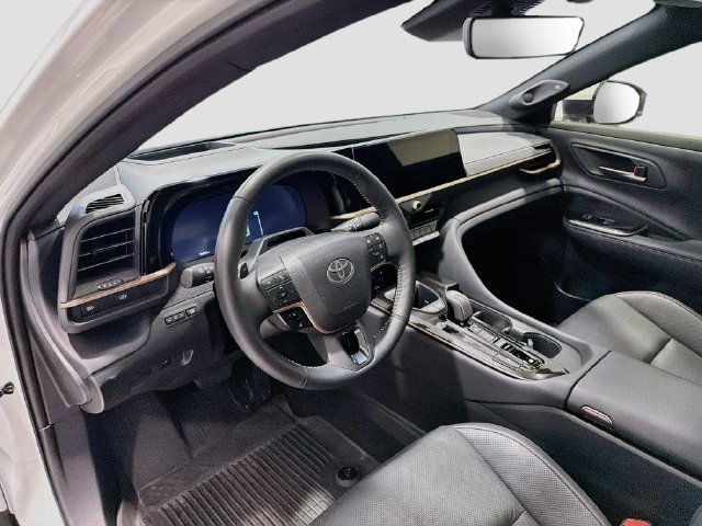 Certified 2025 Toyota Crown Platinum AWD/4WD image 8