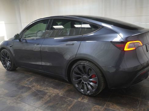 Used 2024 Tesla Model Y Performance image 9