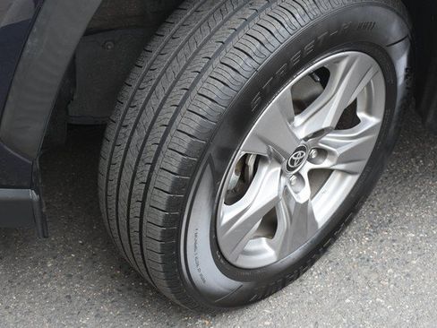 Used 2024 Toyota RAV4 XLE AWD/4WD image 11