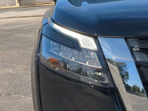 Certified 2025 Nissan Pathfinder Platinum image 10