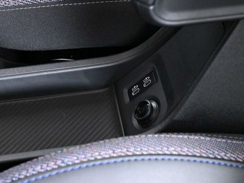 Used 2025 MINI Cooper 2-Door Hardtop image 17