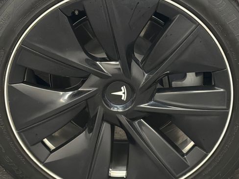 Used 2021 Tesla Model Y Long Range image 5