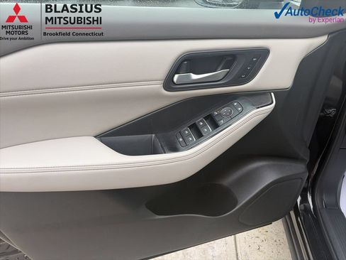 Used 2023 Nissan Rogue SL AWD/4WD image 19