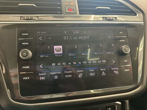 Used 2021 Volkswagen Tiguan SE R-Line AWD/4WD image 30