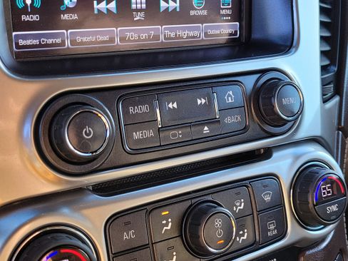 Used 2018 Chevrolet Suburban LT w/ Luxury Package image 31