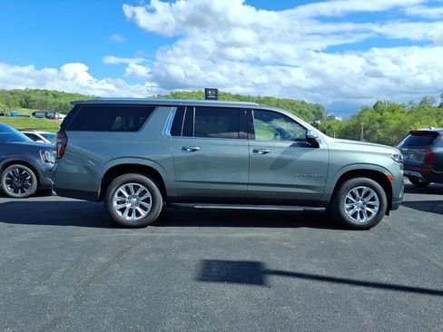 Used 2023 Chevrolet Suburban Premier RWD image 6