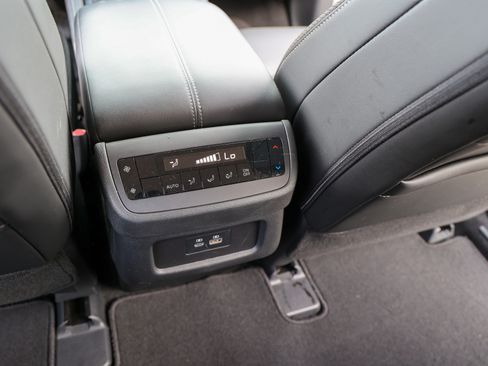 Used 2025 Nissan Pathfinder SL AWD/4WD image 33