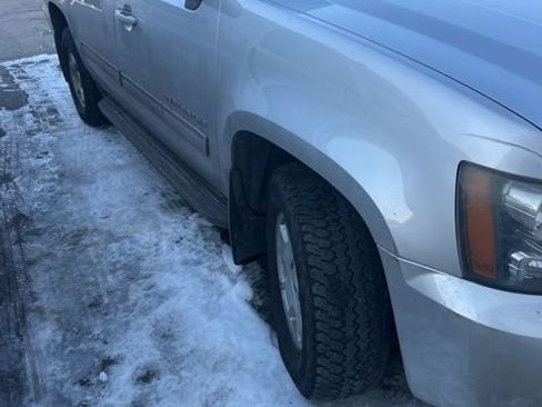 Used 2010 Chevrolet Avalanche LT w/ Luxury Package image 3