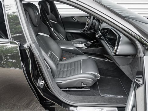 Used 2025 Ferrari Purosangue AWD/4WD image 30