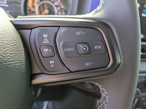 Used 2025 Jeep Wrangler Sport AWD/4WD image 18