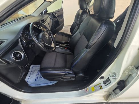 Used 2018 Toyota Corolla SE FWD image 12