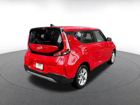 Used 2025 Kia Soul LX w/ LX Technology Package FWD image 7
