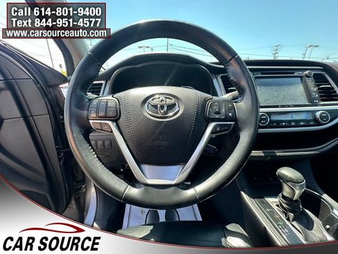 Used 2017 Toyota Highlander XLE AWD/4WD image 10