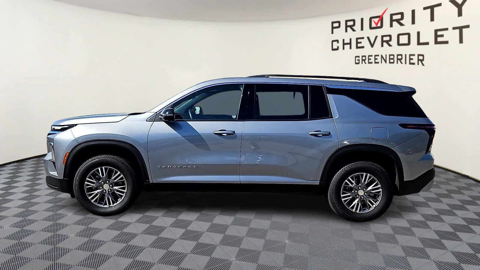 Used 2026 Chevrolet Traverse LT w/ Driver Confidence Package FWD image 5
