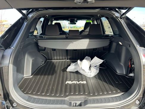 Used 2025 Toyota RAV4 SE image 27