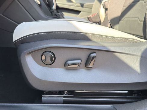 New 2026 Volkswagen Taos SE FWD image 23