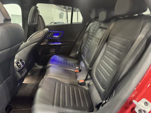 Used 2024 Mercedes-Benz GLC 300 4MATIC image 13