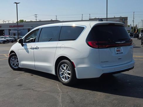 Certified 2023 Chrysler Pacifica Touring-L FWD image 21