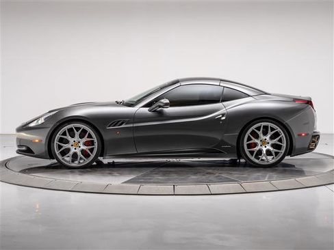 Used 2011 Ferrari California image 10