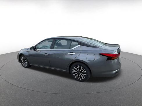 Used 2025 Nissan Altima 2.5 SV image 10