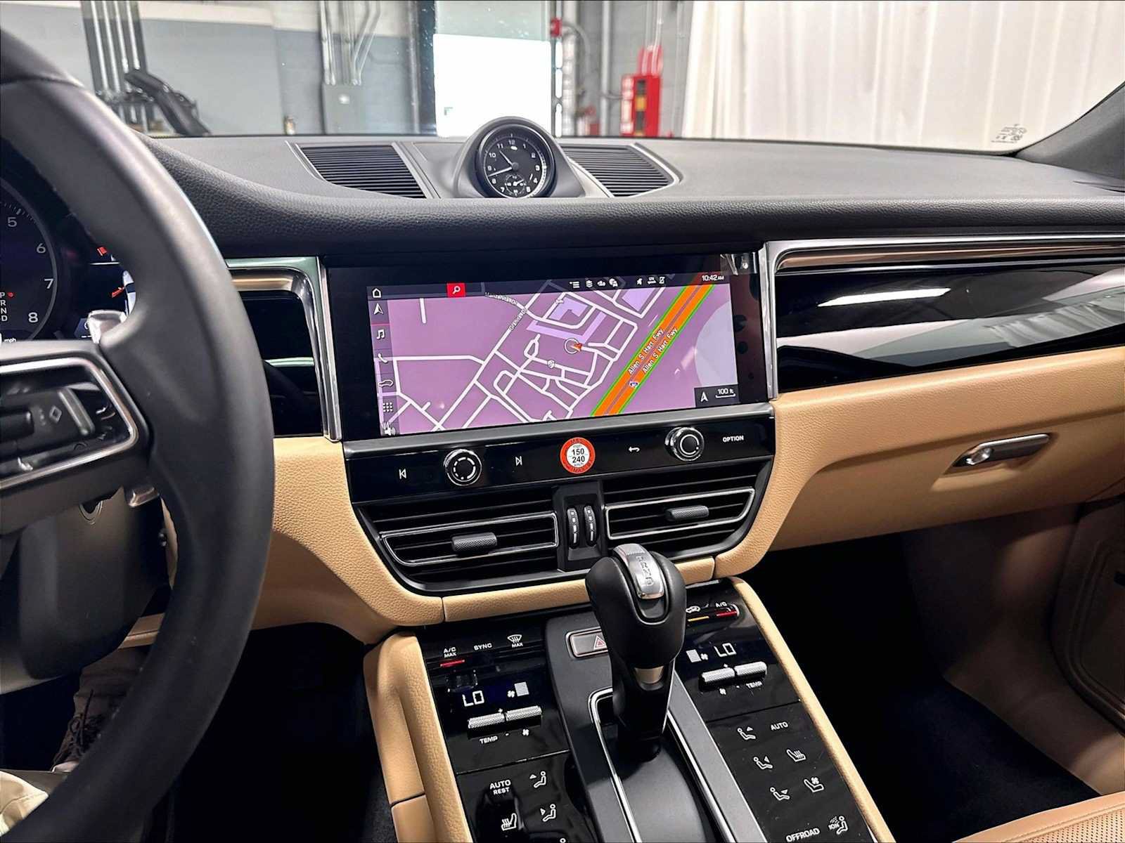 Used 2026 Porsche Macan AWD/4WD image 19