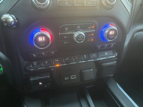 Used 2020 GMC Sierra 3500 Denali w/ Denali Ultimate Package image 27